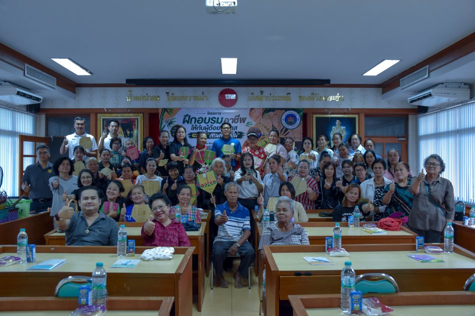  อบต.วังนกแอ่น จัดโครงการฝึกอบรมอาชีพให้กับผู้สูงอายุ หลักสูตร “สานพัดไม้ไผ่” ประจำปีงบประมาณ พ.ศ. 2569